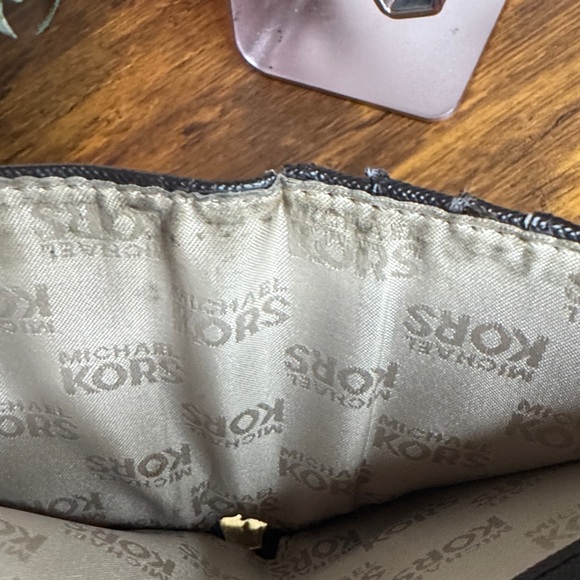 Michael Kors Jet Set Leather Wallet - Dark Brown with Gold Emblem - Picture 8 of 9